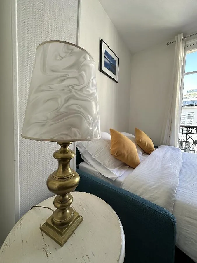 Charmant, Lumineux, Proche Tour Eiffel Apartment Paris France